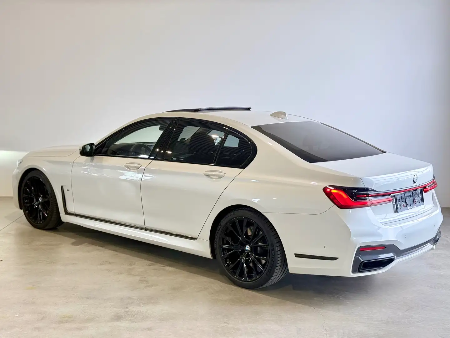 BMW 730 730d,HECK,CARBON,LUFT,ACC,SCHIEBED,SZH,SZB,MASSAGE Weiß - 2