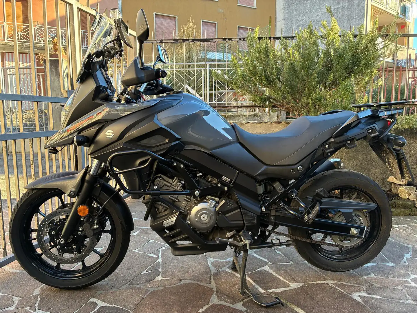 Suzuki V-Strom 650 DL Plateado - 1