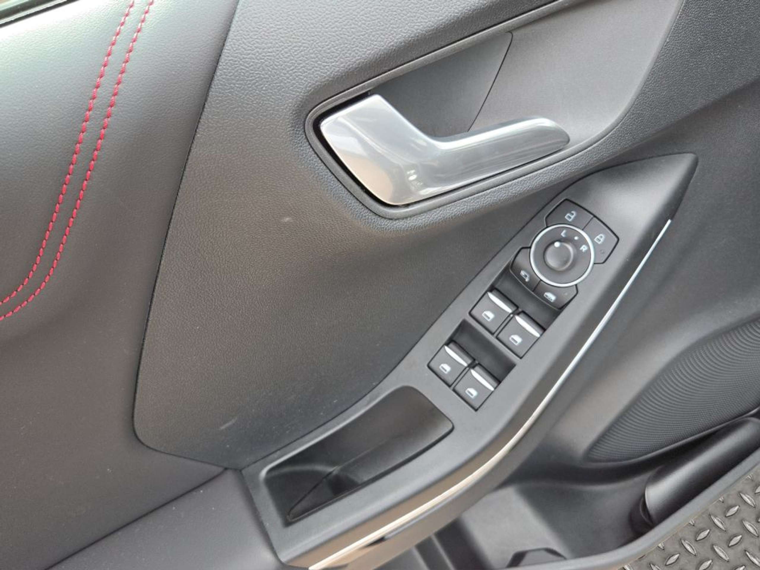 Fahrzeugabbildung Ford Puma ST-LINE X 1.0 Ltr. 125 PS Aut. *B&O*PANO* - mit KI generiert/bearbeitet