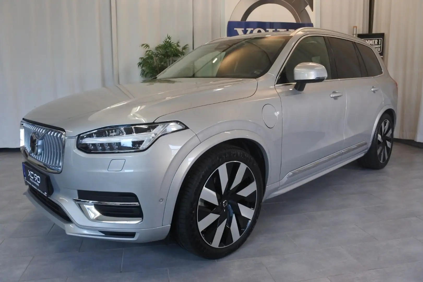 Volvo XC90 T8 Bright *Luftfahrwerk-Head Up-Panorama* Silber - 2