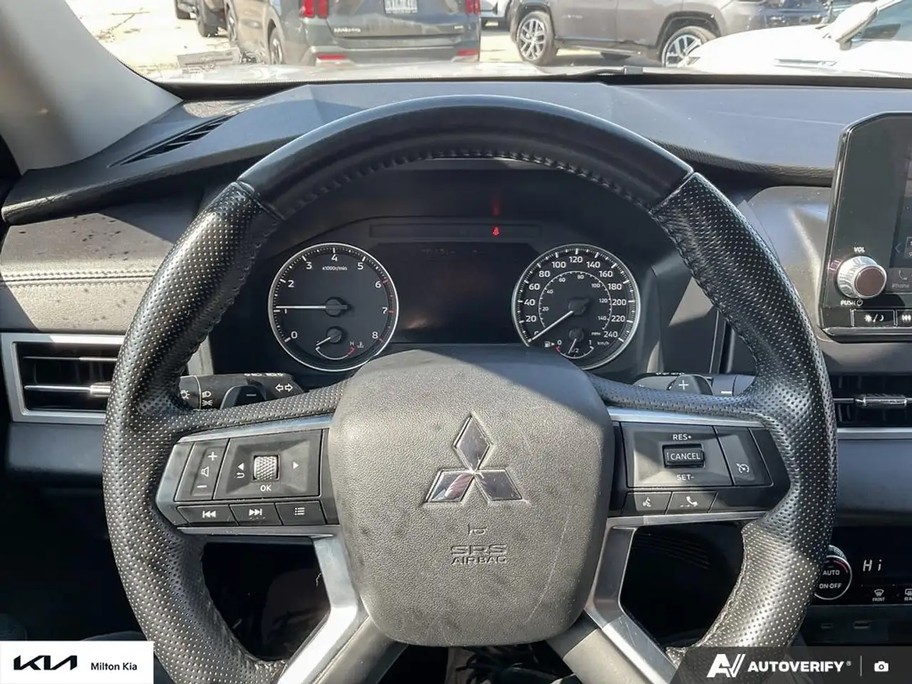 Mitsubishi Outlander снимка Mitsubishi Outlander