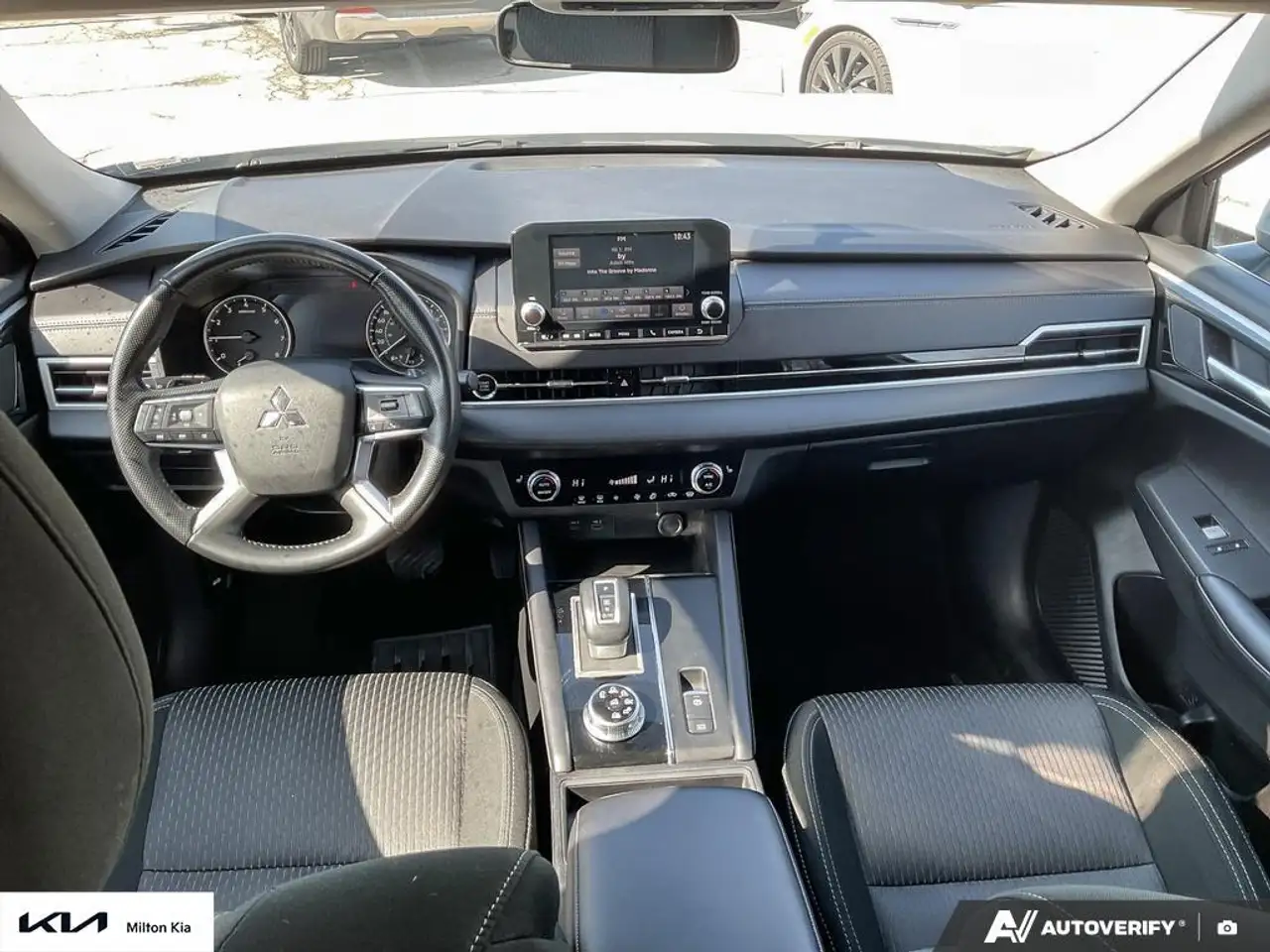 Mitsubishi Outlander снимка Mitsubishi Outlander