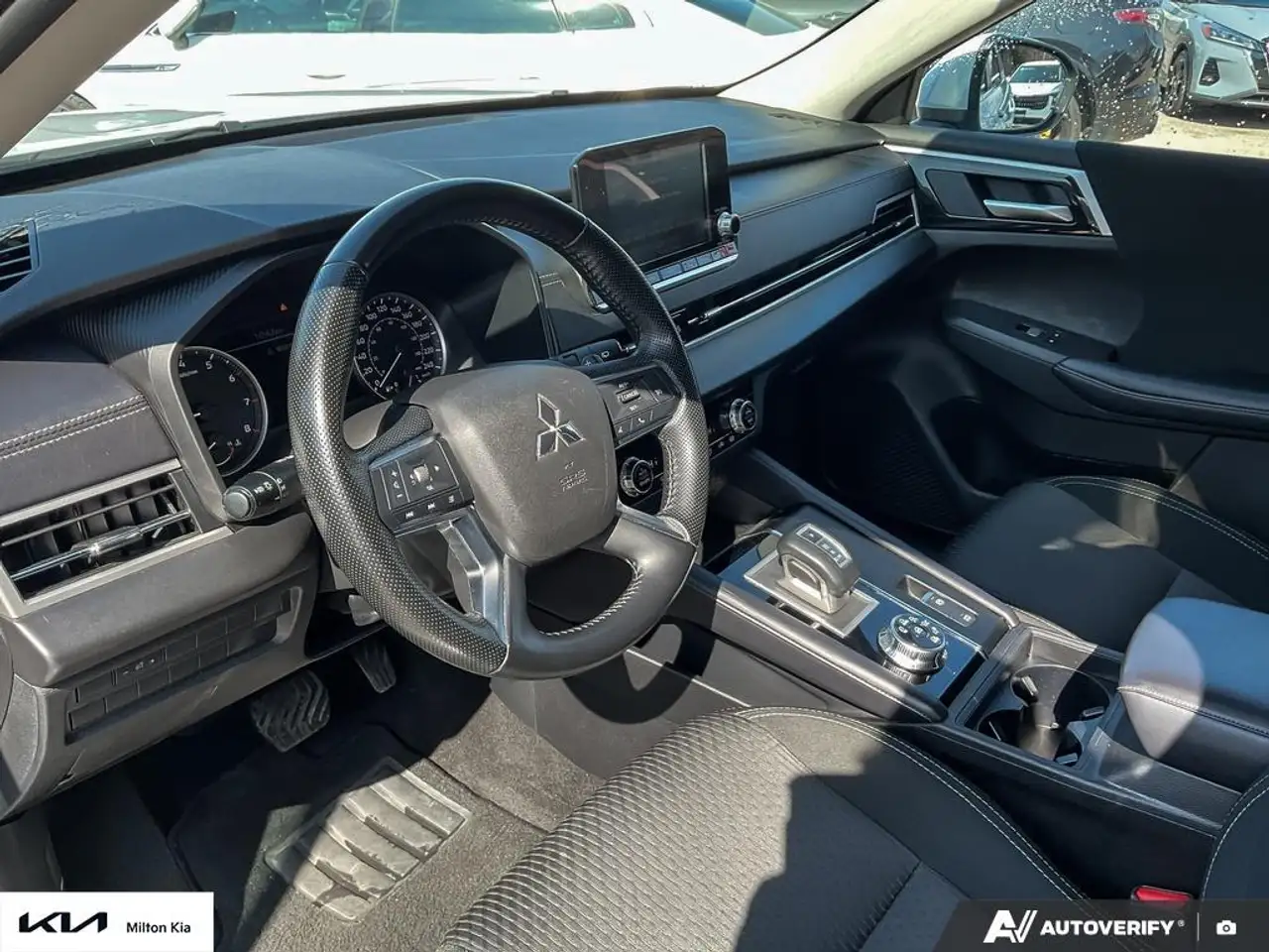 Mitsubishi Outlander снимка Mitsubishi Outlander