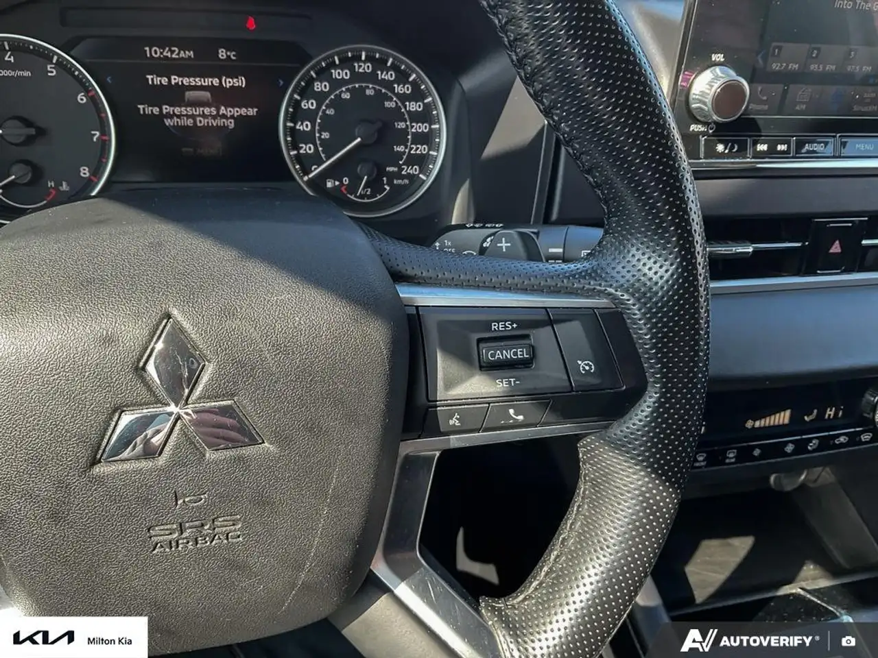 Mitsubishi Outlander снимка Mitsubishi Outlander