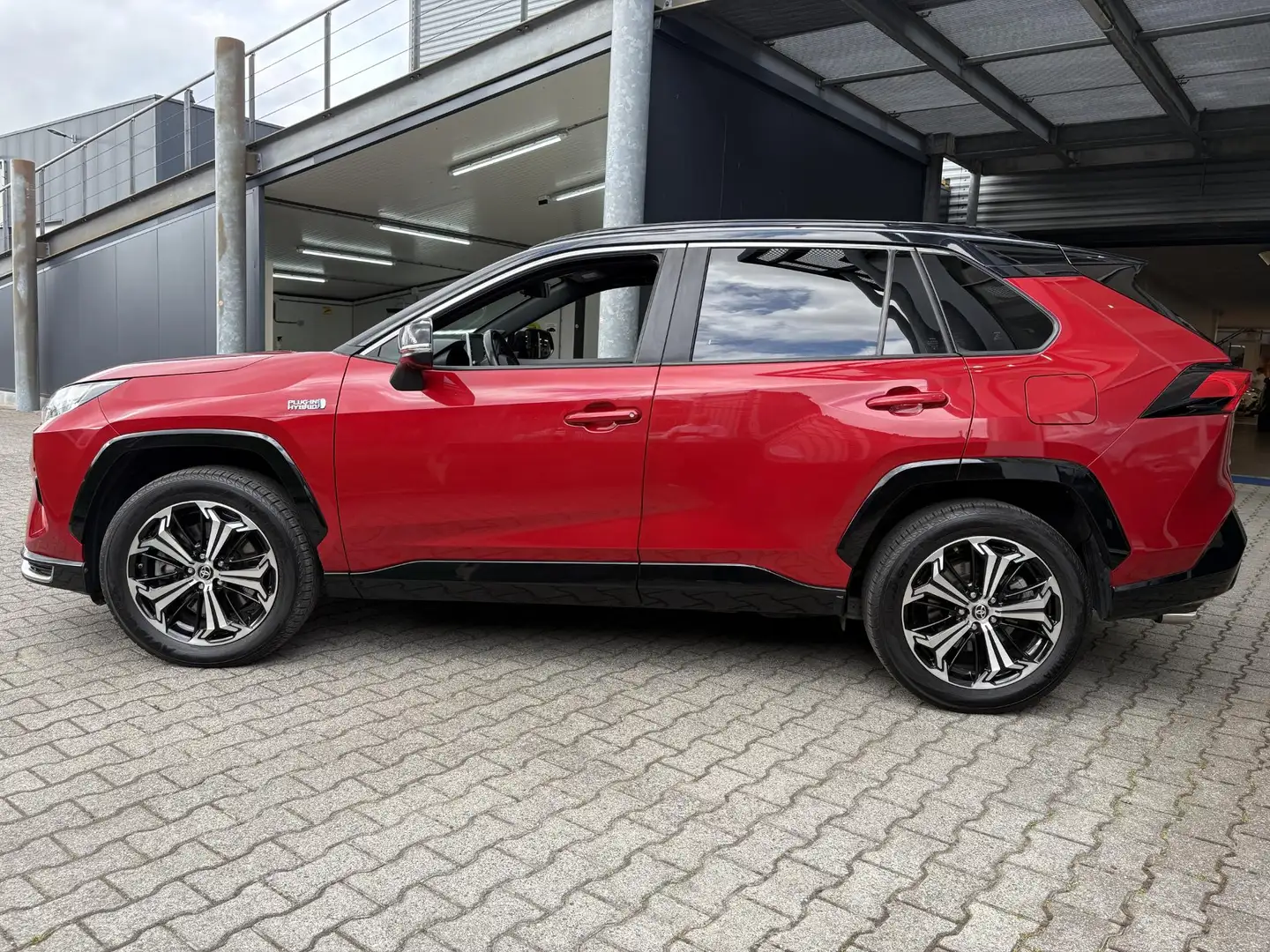 Toyota RAV 4 2.5 Plug-in Hybrid AWD Bi-Tone Plus Edition Rood - 2
