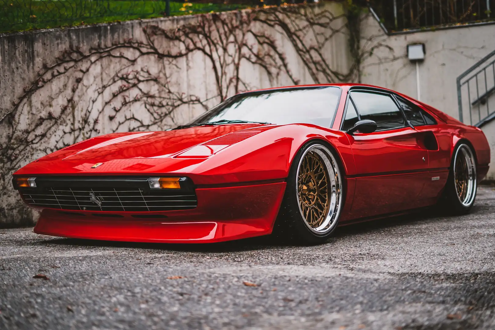 Ferrari 308 GTB mit Luftfahrwerk Rot - 1