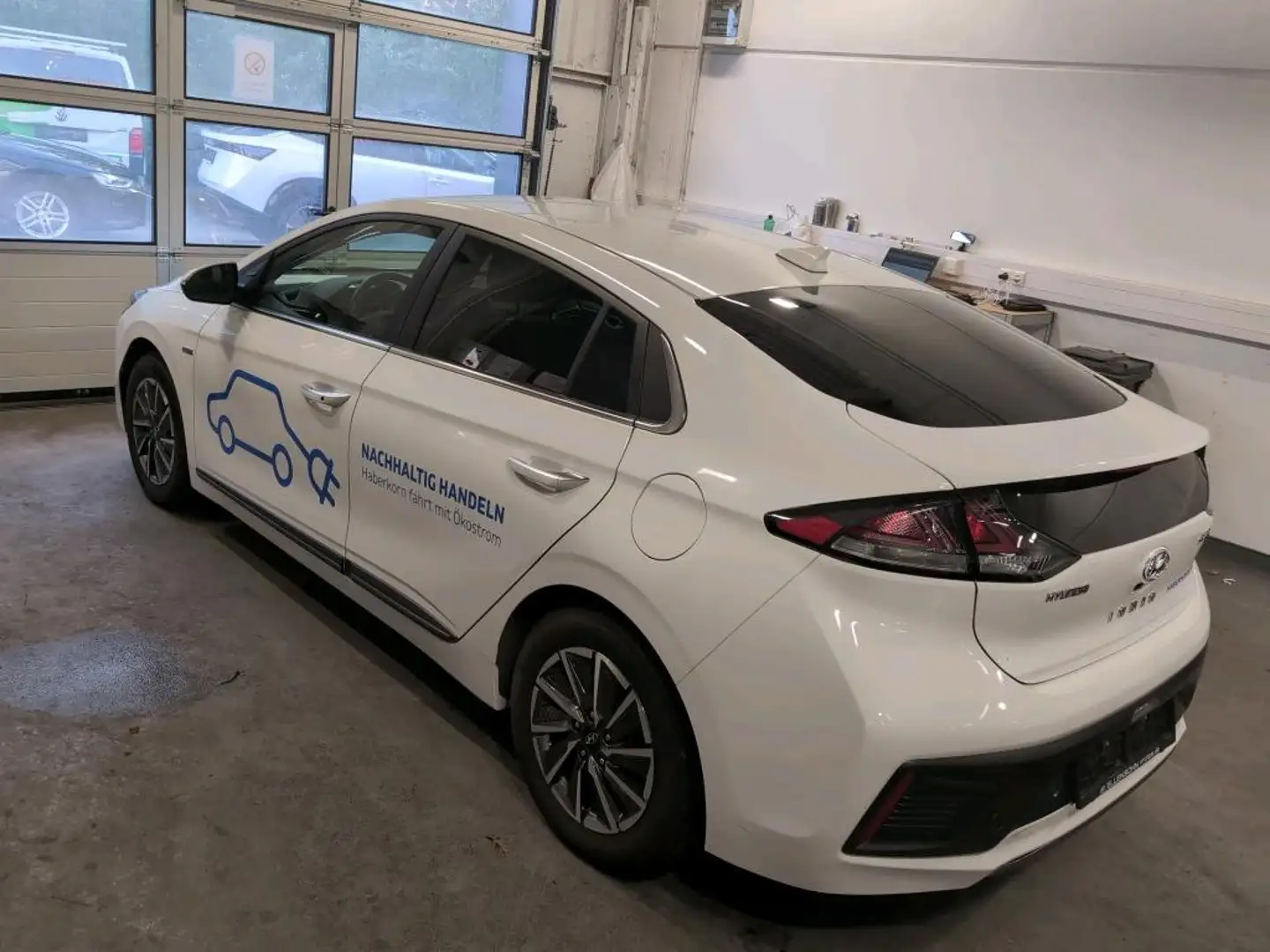 Hyundai IONIQ Elektro 38kWh Level 5 Aut. Fehér - 2