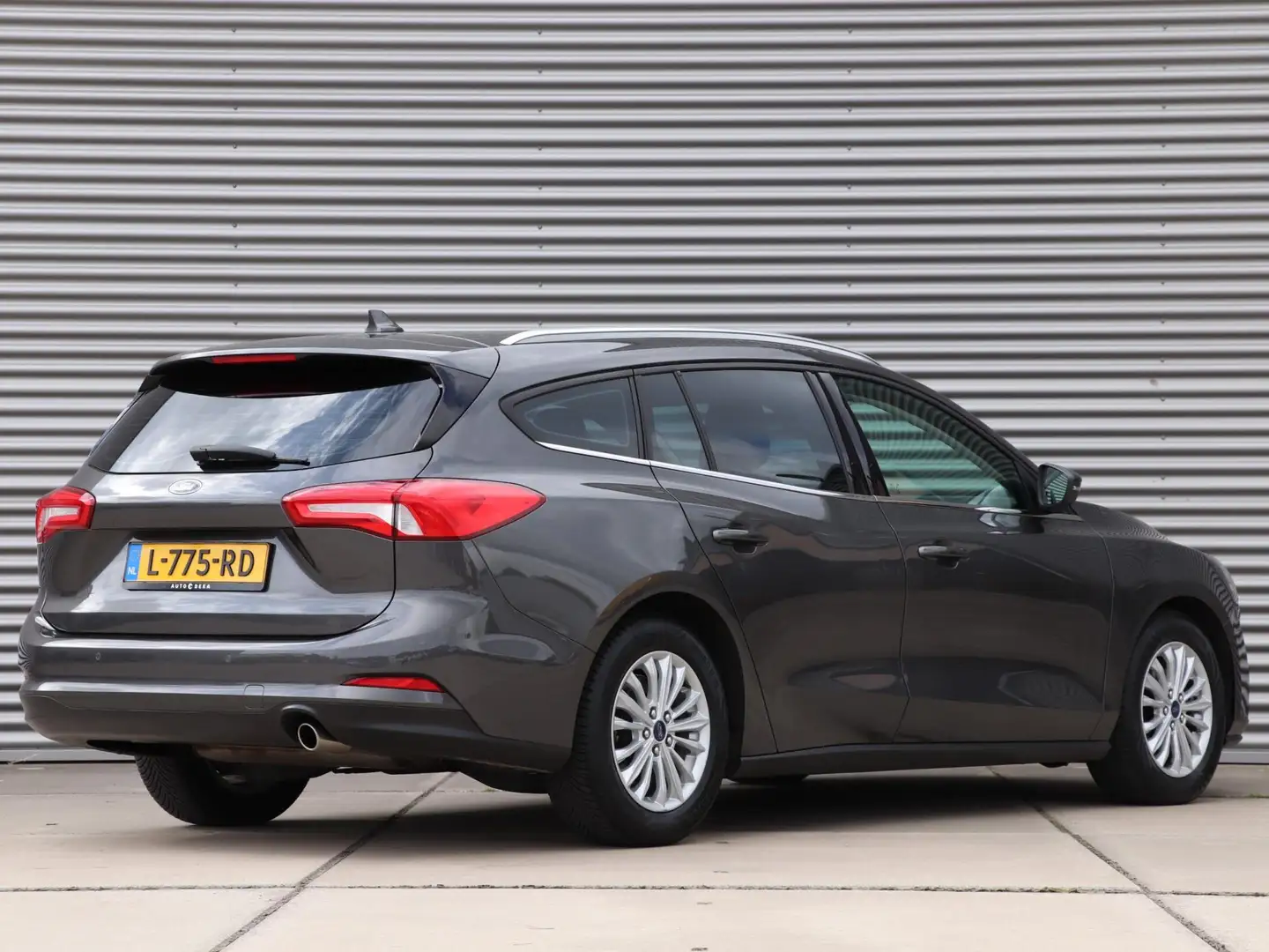 Ford Focus Wagon 1.0 EcoBoost Titanium Business *Winter Pack* Gris - 2