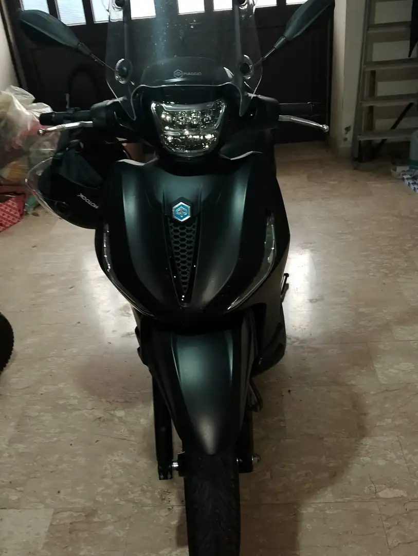 Piaggio Beverly 400 HPE, 2024, ABS-ASR Negro - 2