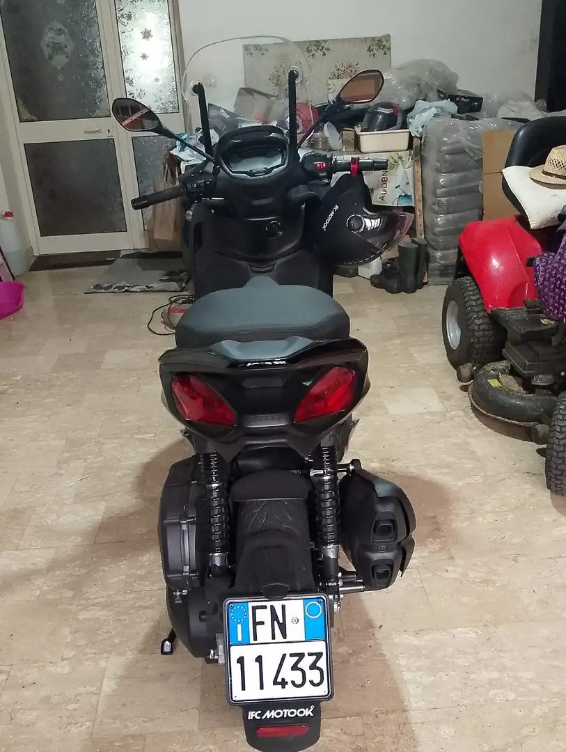 Piaggio Beverly 400 HPE, 2024, ABS-ASR Negro - 1