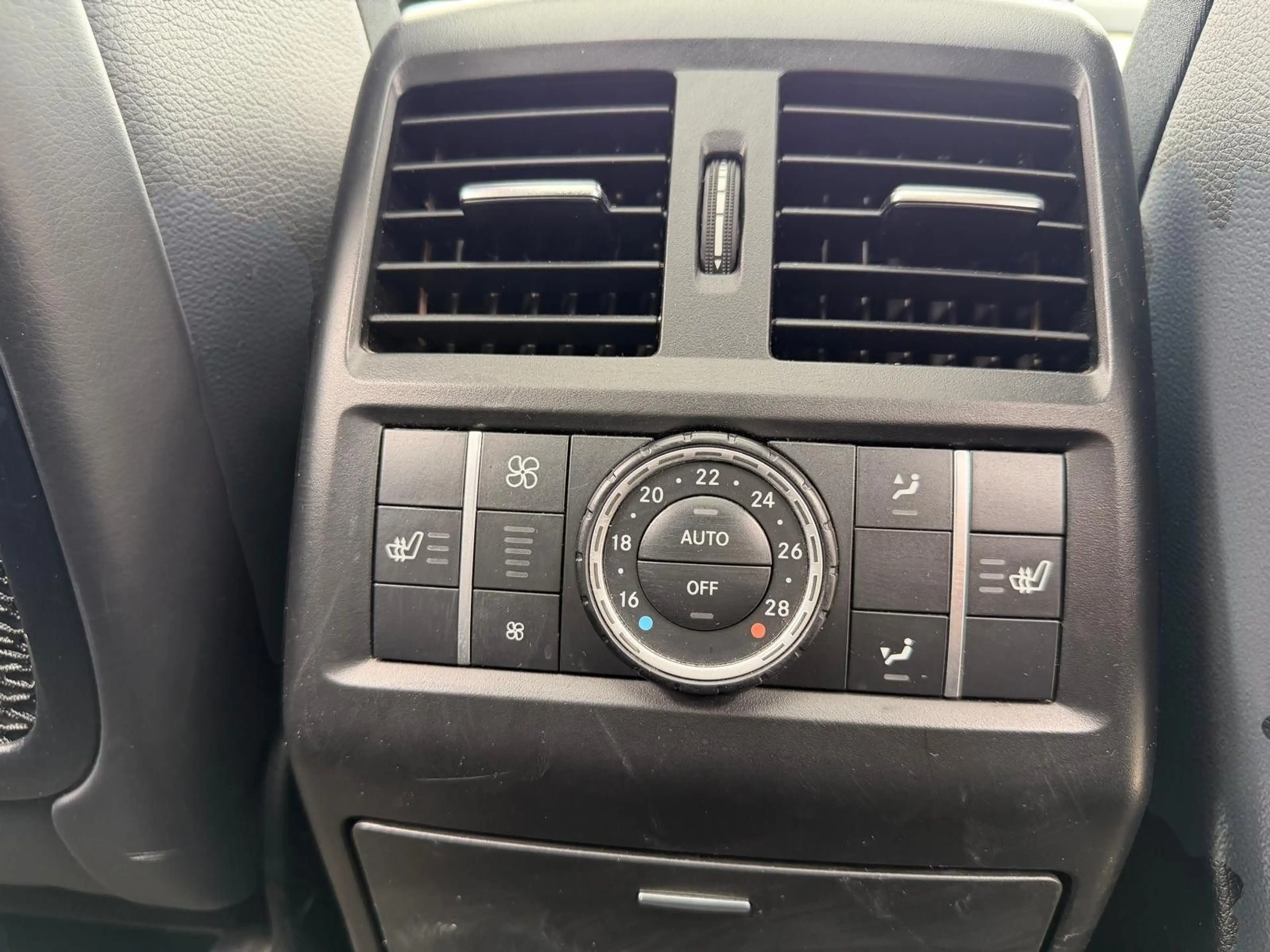 Mercedes-Benz GL 350 BT 4Matic*MAXIVOLL*2.HD*SCHECKHEFT — photo 13