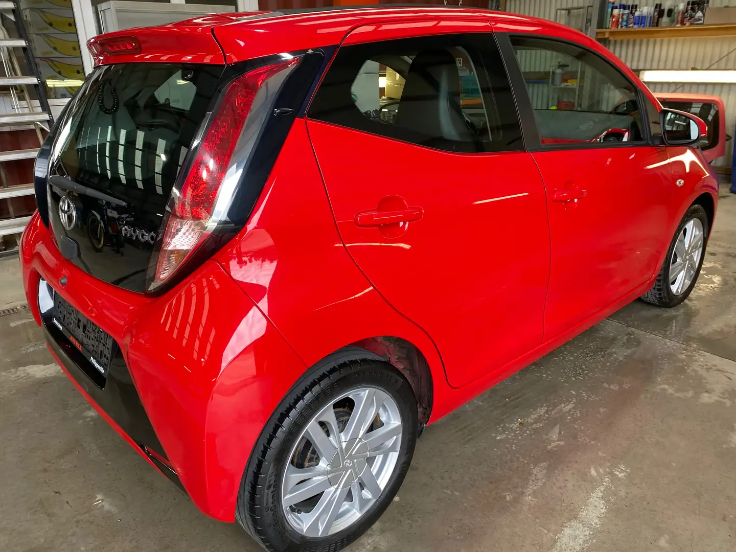 Toyota Aygo Aygo 1.0i VVT-i x-wave TOIT OUVRANT ORIGINAL Rood - 2