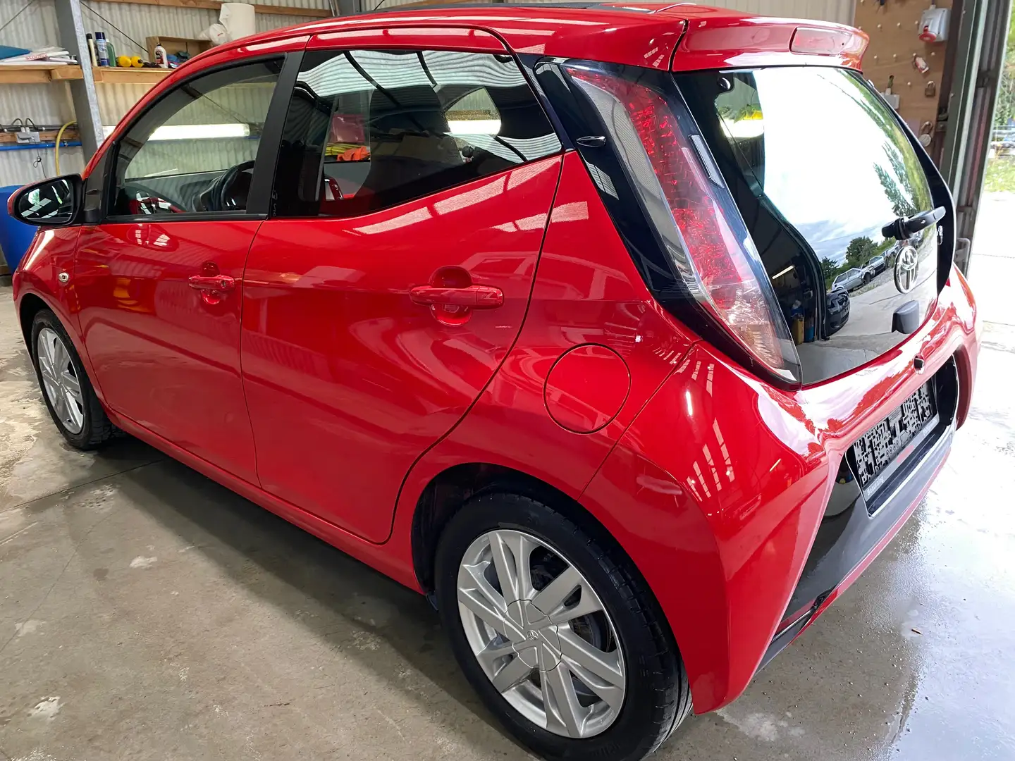 Toyota Aygo Aygo 1.0i VVT-i x-wave TOIT OUVRANT ORIGINAL Rood - 1