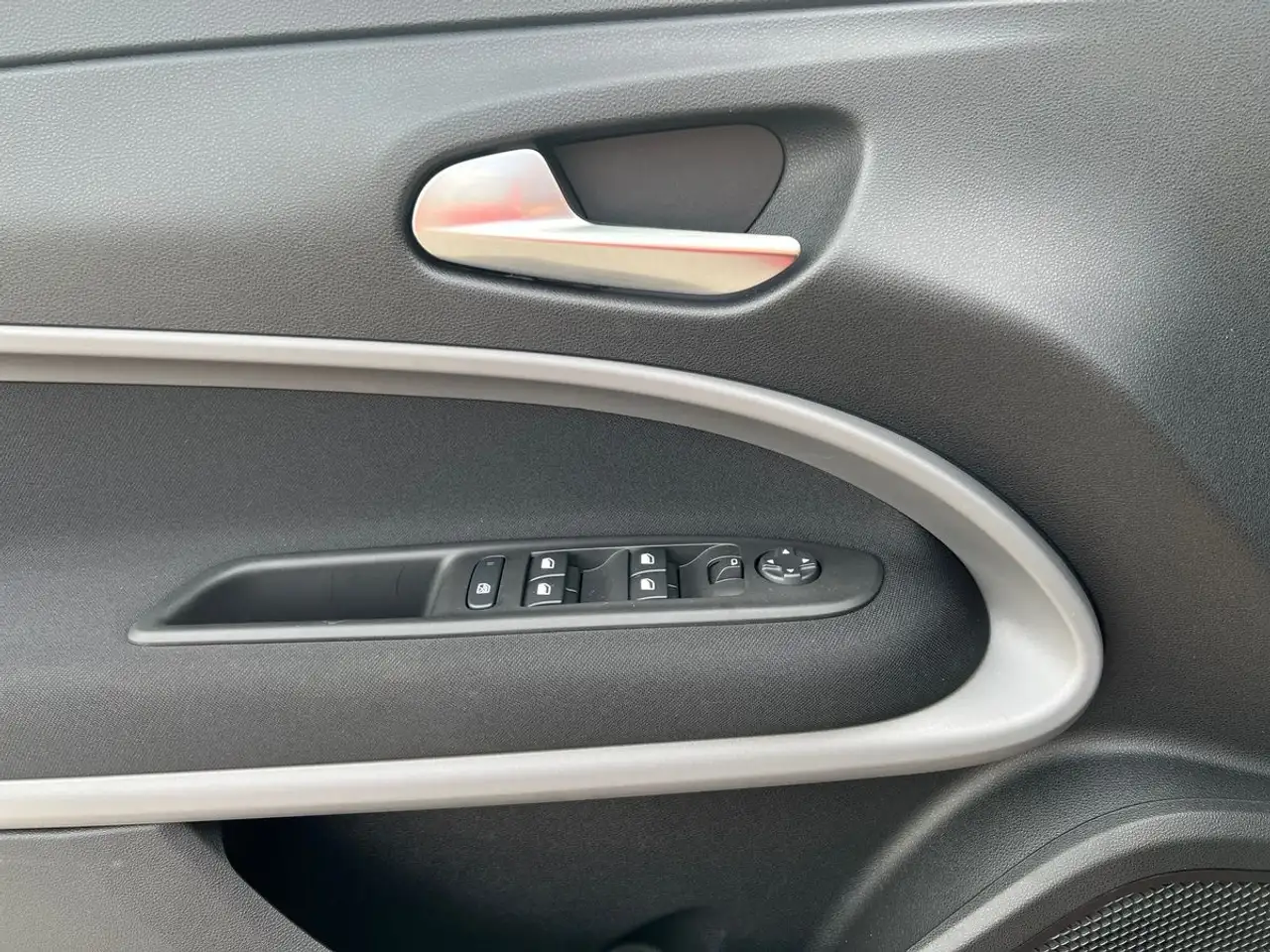 Jeep Avenger 1.2 Turbo e-Hybrid MHEV Longitude, миниатюра 13
