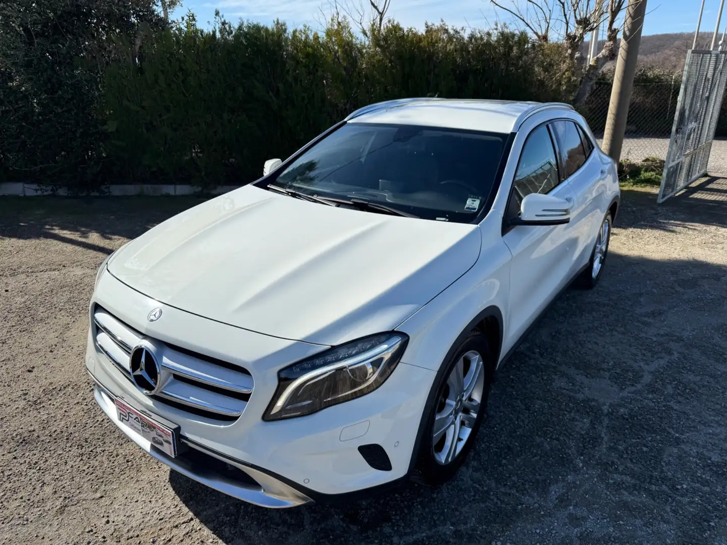 Mercedes-Benz GLA 220 GLA 200 d Sport Weiß - 1
