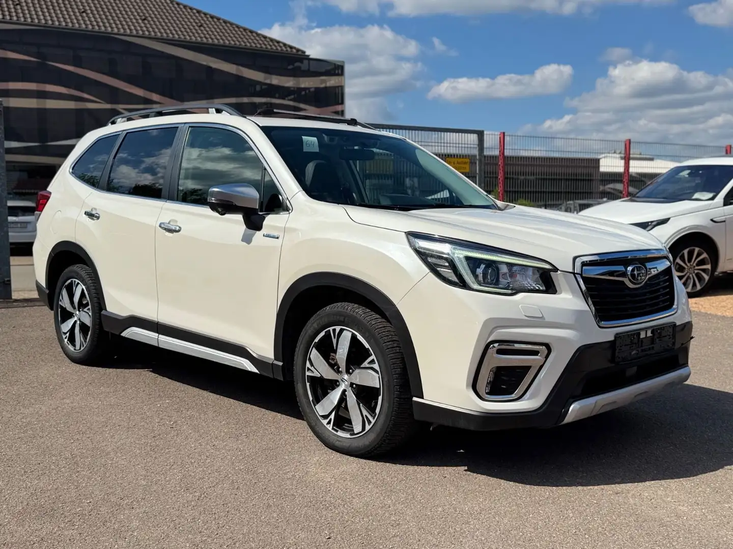 Subaru Forester Platinum 2,0 Ltr. - 110 kW Mild-Hybrid Bianco - 2