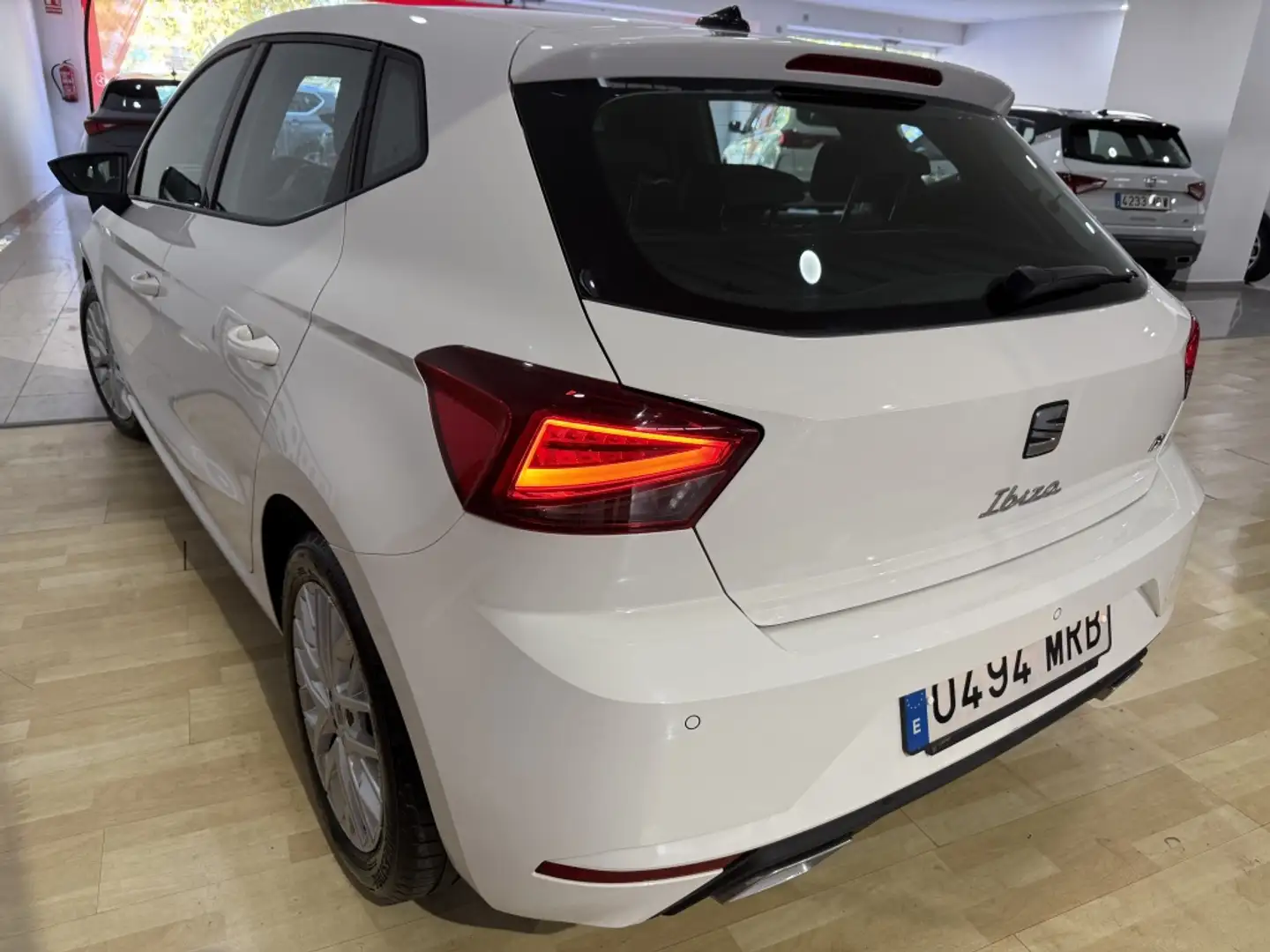 SEAT Ibiza 1.0 TSI S&S FR XS 110 Wit - 2