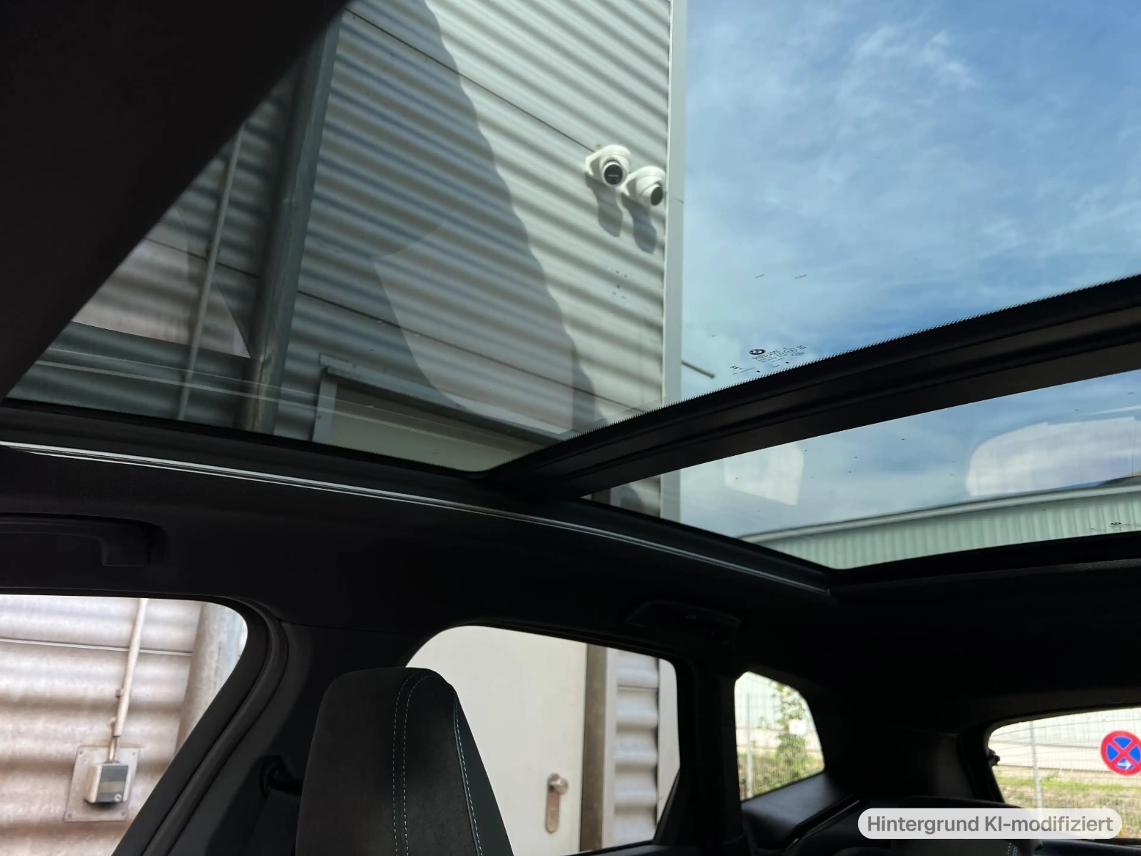 BMW 223 i Active Tourer — photo 14