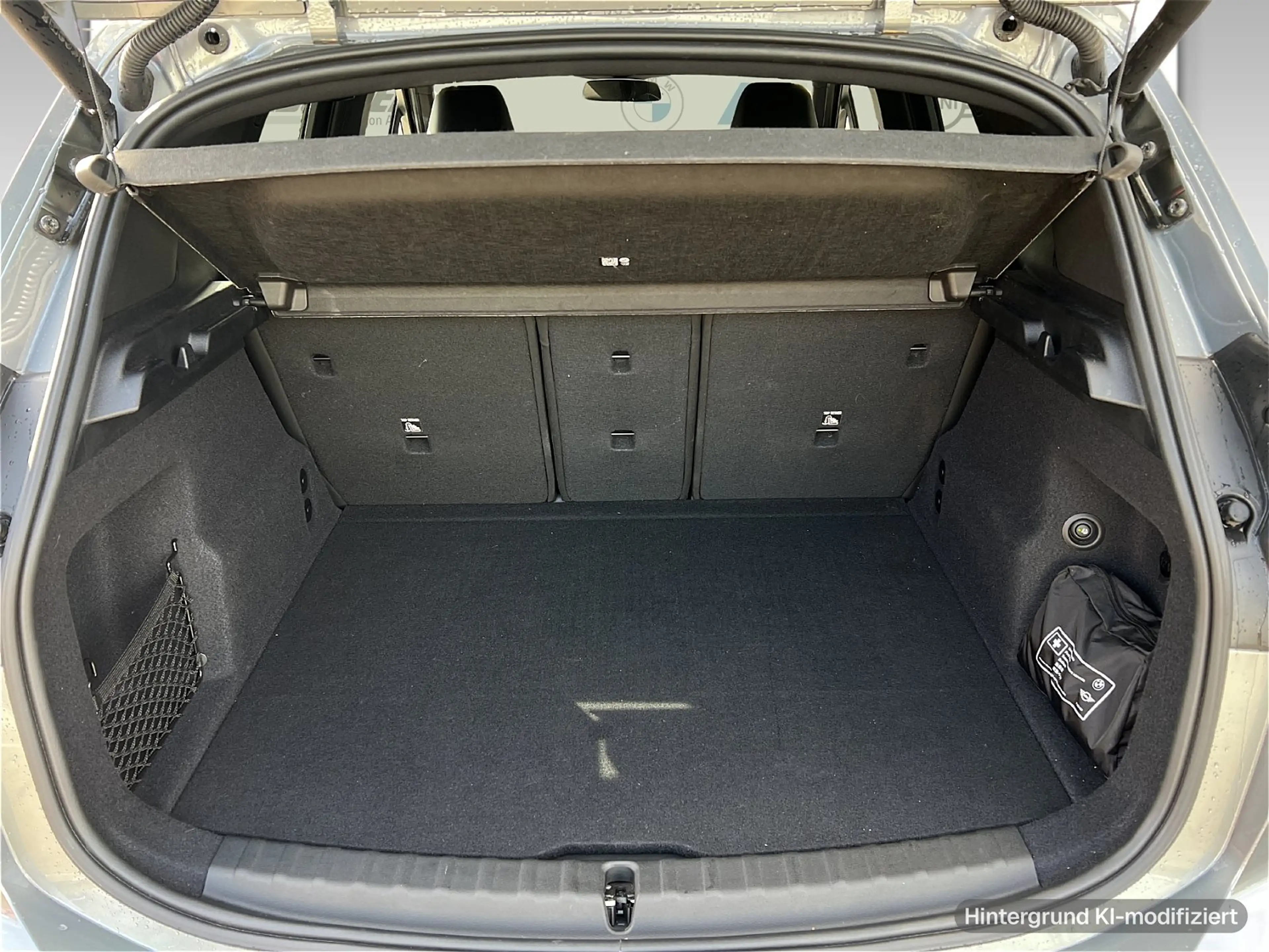 BMW 223 i Active Tourer — photo 12