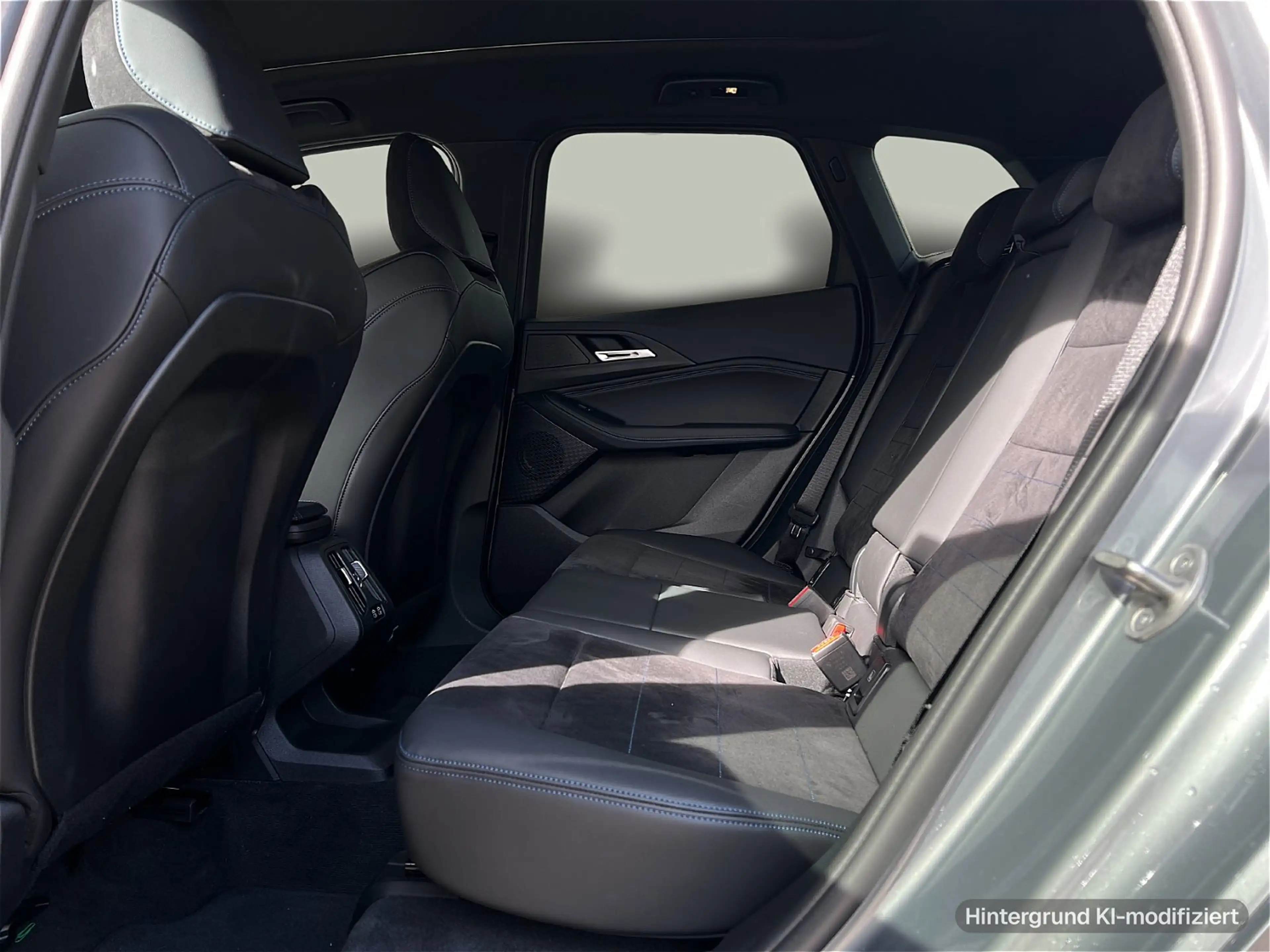 BMW 223 i Active Tourer — photo 11