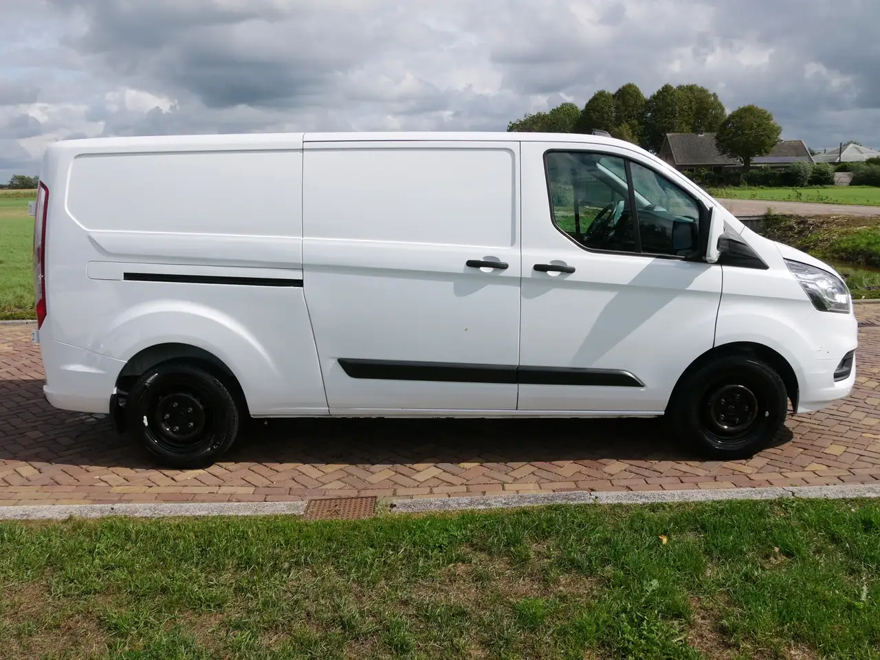 2023 Ford Transit Custom 300 2.0 TDCI L2H1 AUT 96kW AC | 3-SEATS | 8999 EX, photograph 8