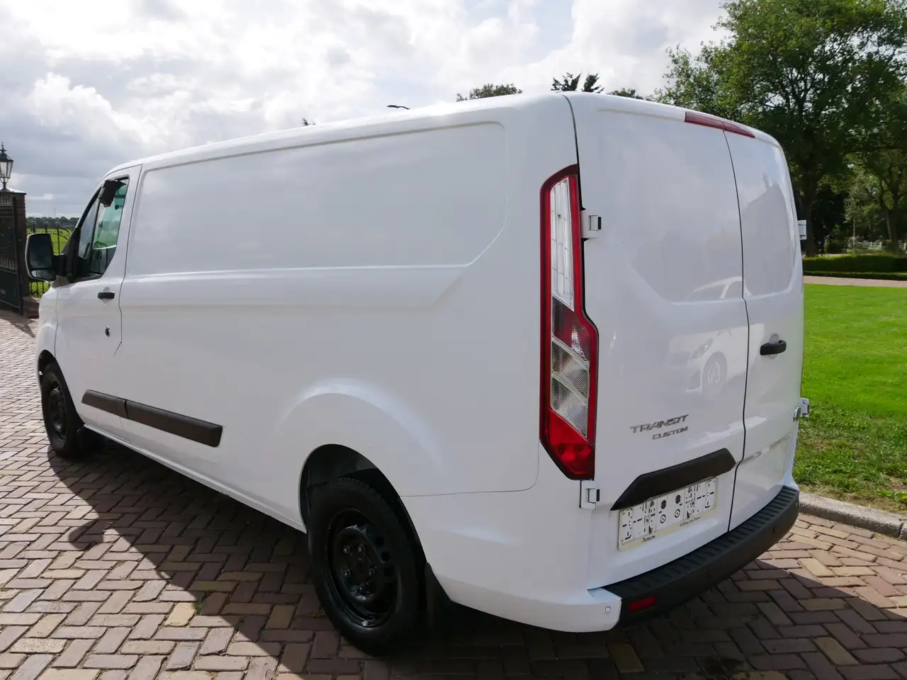 2023 Ford Transit Custom 300 2.0 TDCI L2H1 AUT 96kW AC | 3-SEATS | 8999 EX, photograph 6