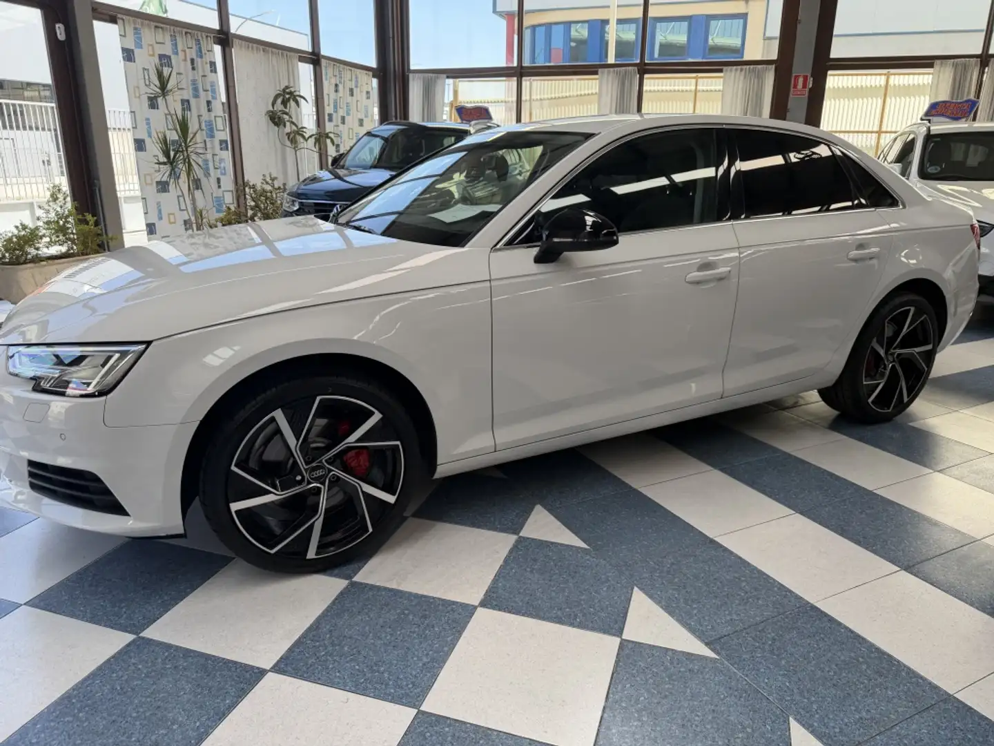 Audi A4 2.0TDI ultra Design edition S tronic 150 Blanco - 2