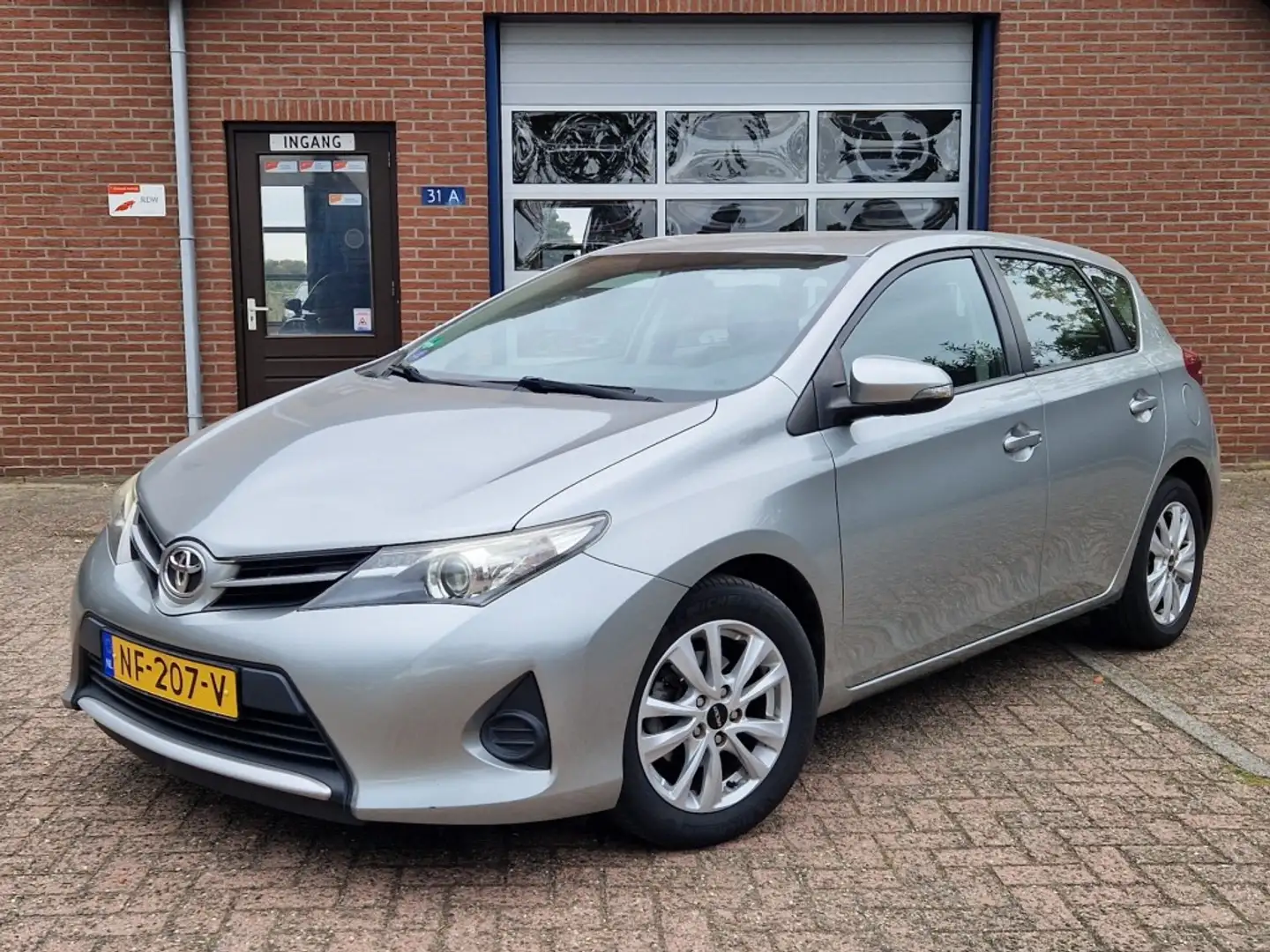 Toyota Auris 1.3 VVT-i Comfort 5-Drs Airco / Clima Dealer onder Gris - 1