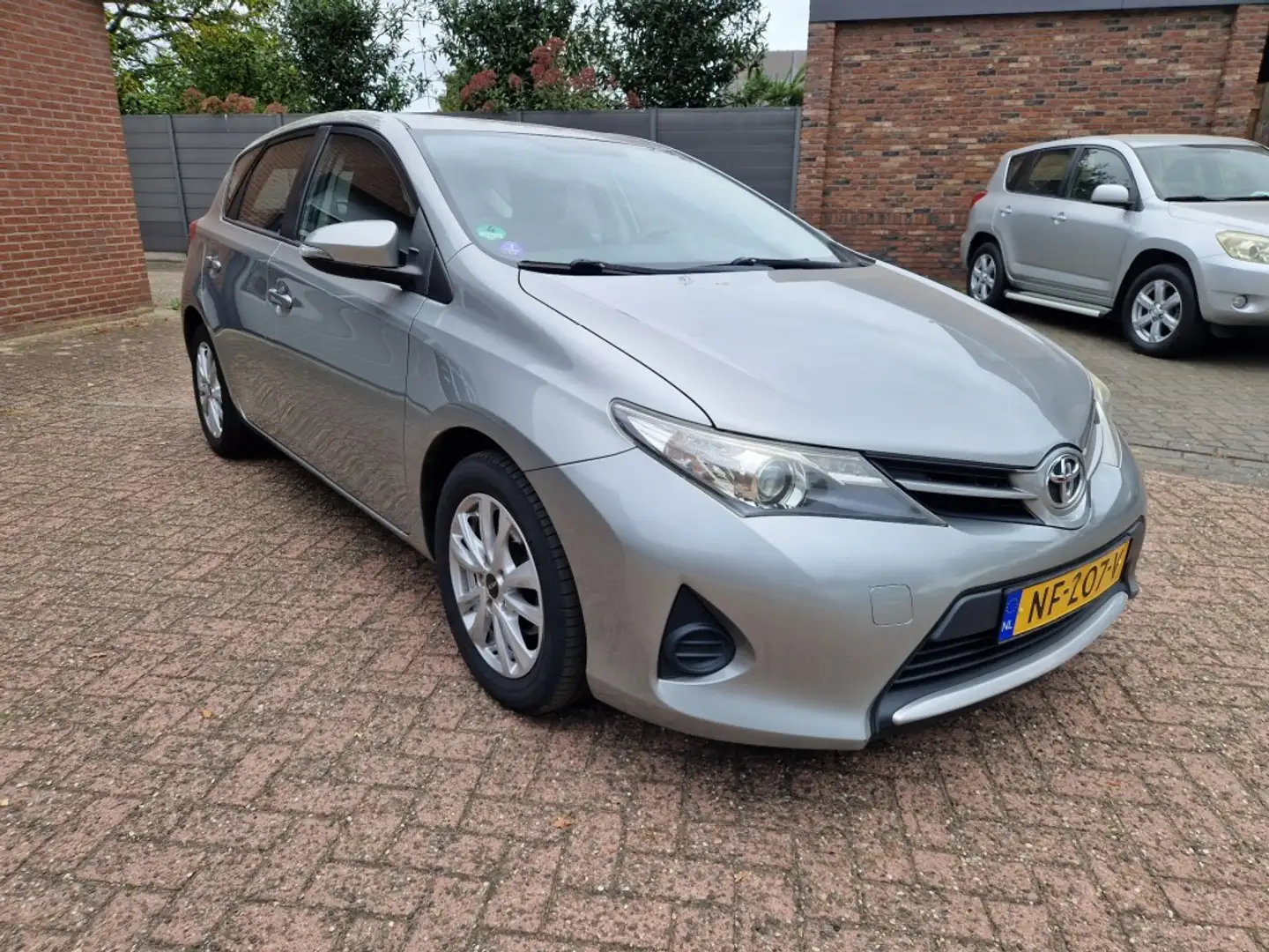 Toyota Auris 1.3 VVT-i Comfort 5-Drs Airco / Clima Dealer onder Gris - 2