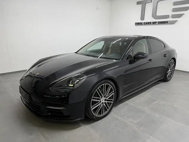 Porsche Panamera view 9