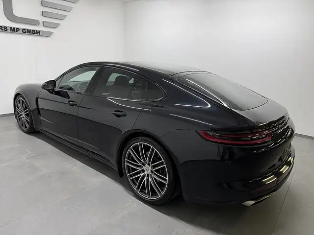 Porsche Panamera view 10