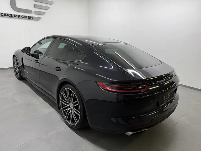 Porsche Panamera view 12
