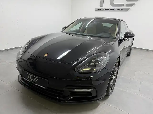 Porsche Panamera view 8