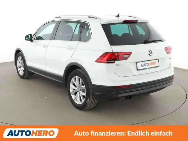 Volkswagen Tiguan view 4