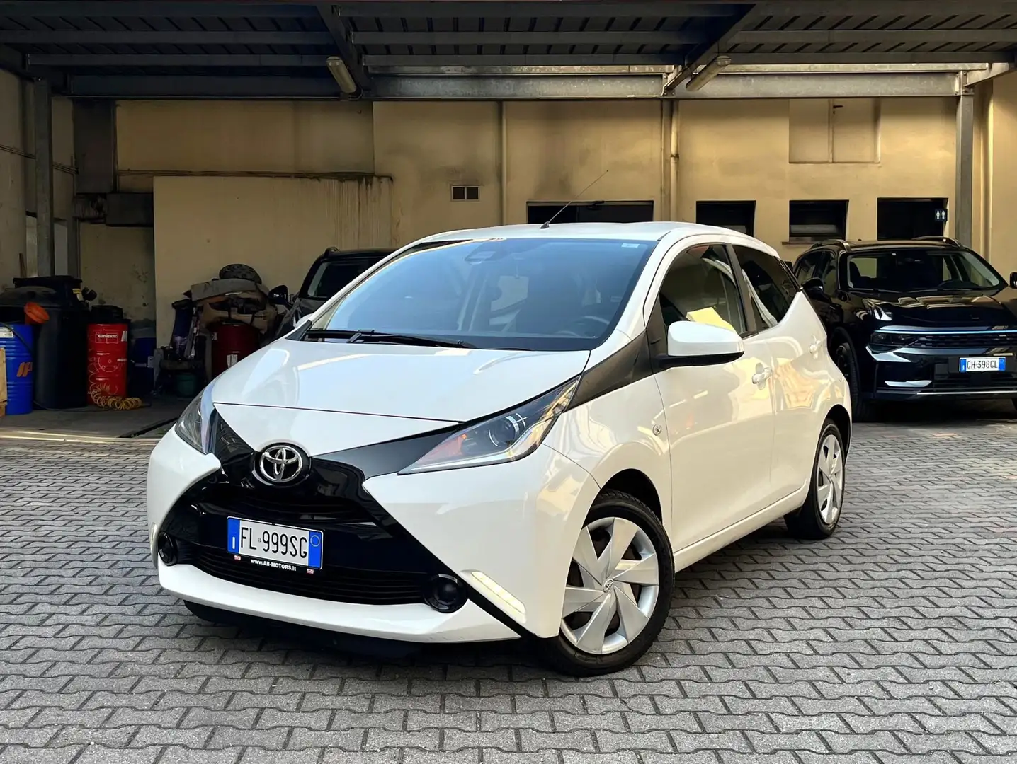 Toyota Aygo 1.0 VVT-i 69 CV 5 porte x-play Wit - 1