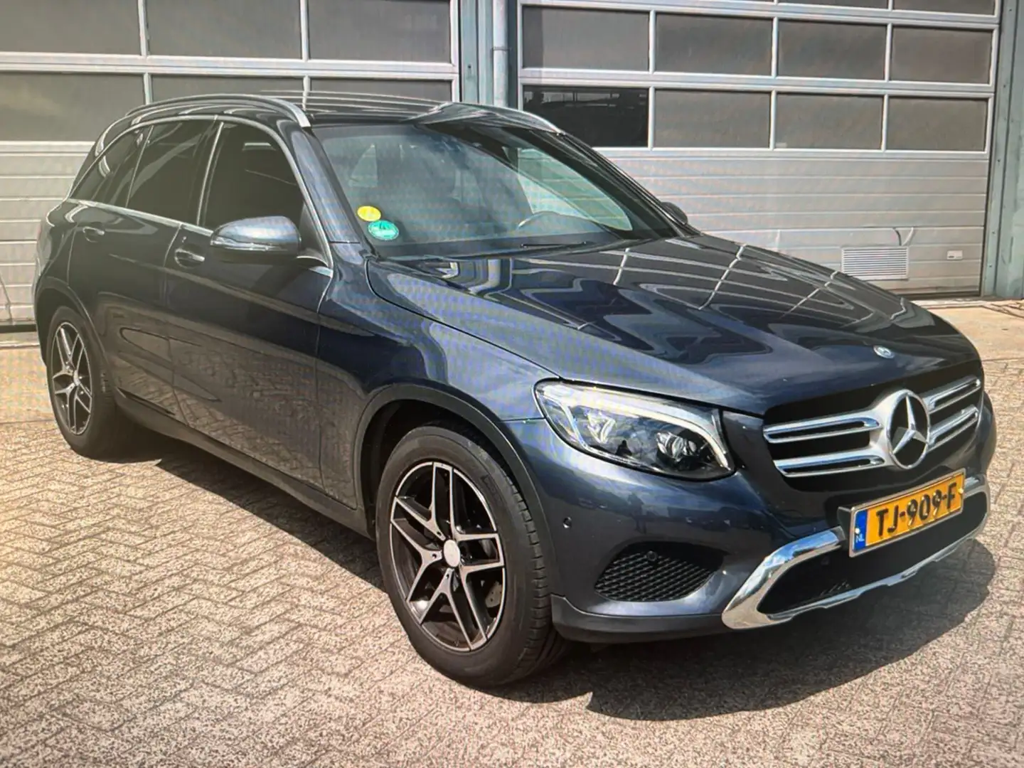 Mercedes-Benz GLC 220 d 4MATIC Prestige AMG - COMING SOON Grijs - 2