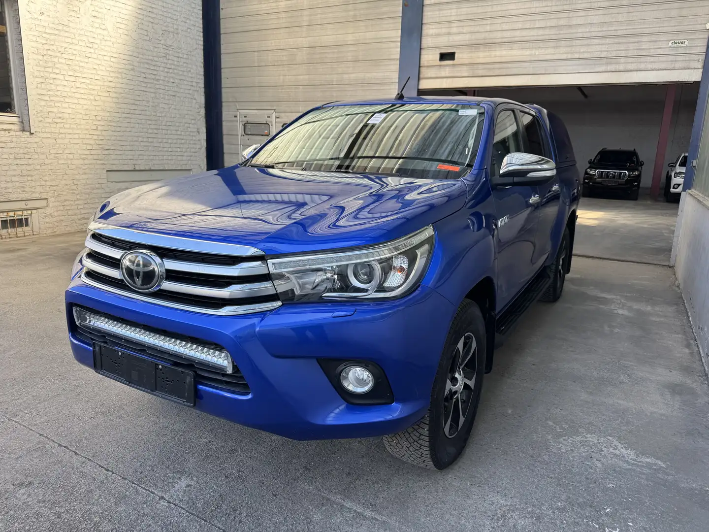Toyota Hilux 2.4 D-4D 4WD Lounge EXPORT HORS CEE Bleu - 1
