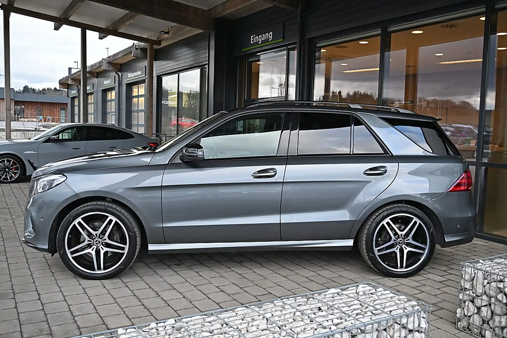 Mercedes-Benz GLE 350 d 4Matic Austria Edition Aut. AMG NP € 105k ACC... Grau - 2