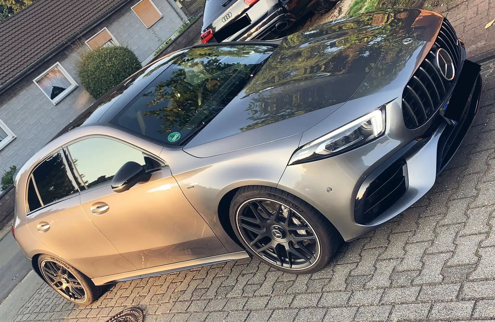 Mercedes-Benz A 45 AMG Mercedes-Benz A 45 AMG 4MATIC – Top Ausstattung Grau - 2