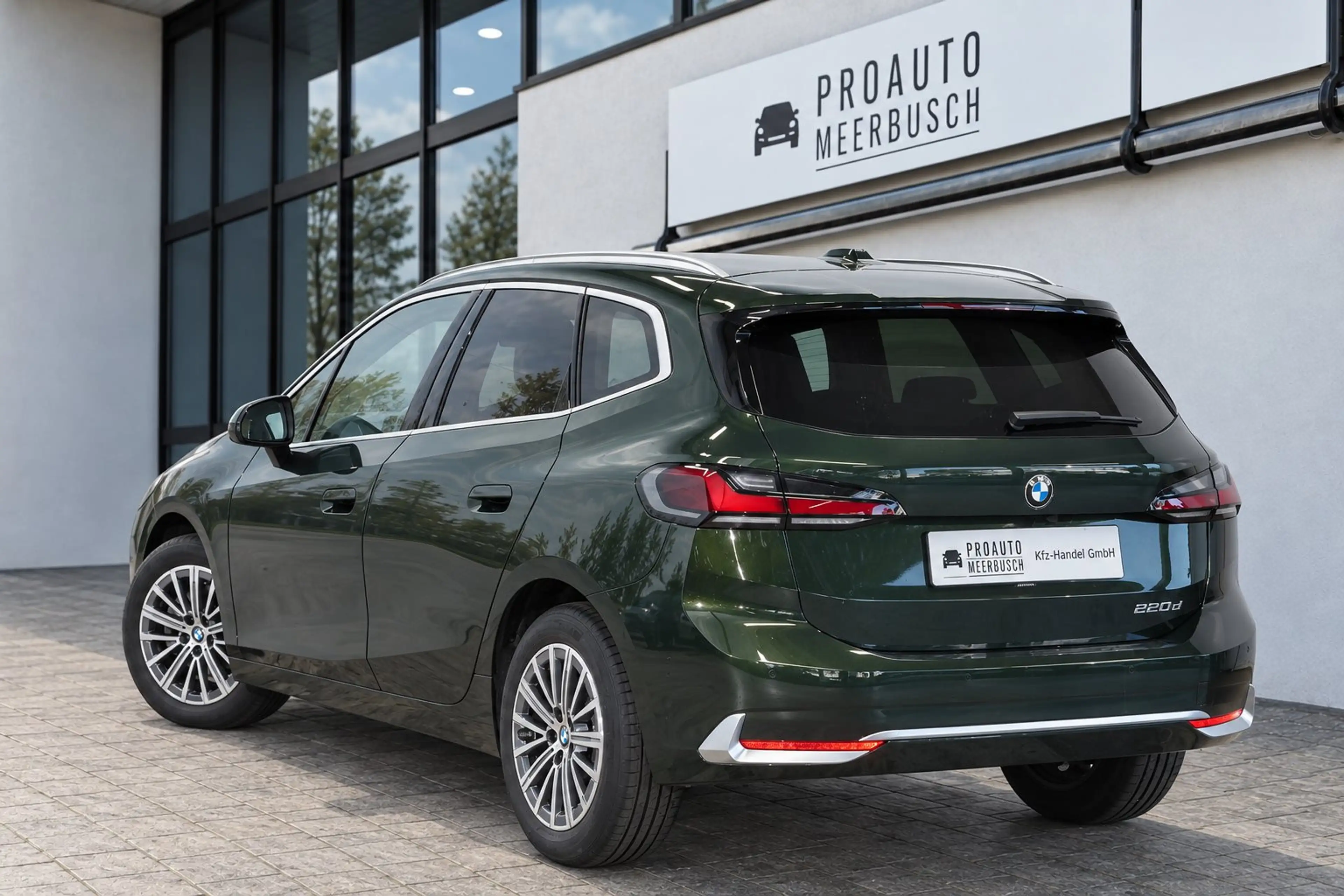 BMW 220 d Active Tourer Luxury Line MASSAGE/AHK/HUD — photo 2
