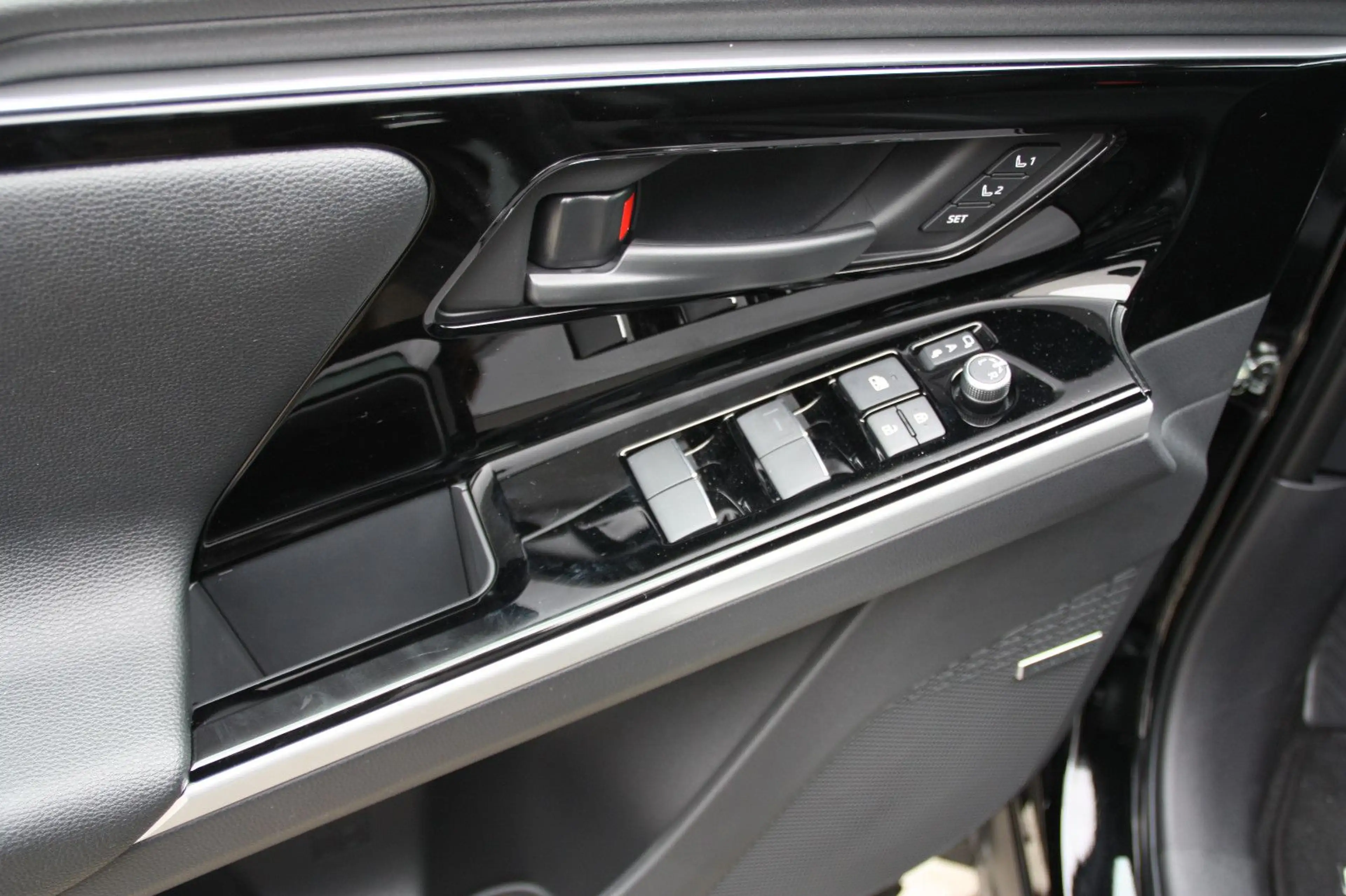 Subaru Solterra Platinum plus AWD Wärmepumpe / 3ph — photo 14