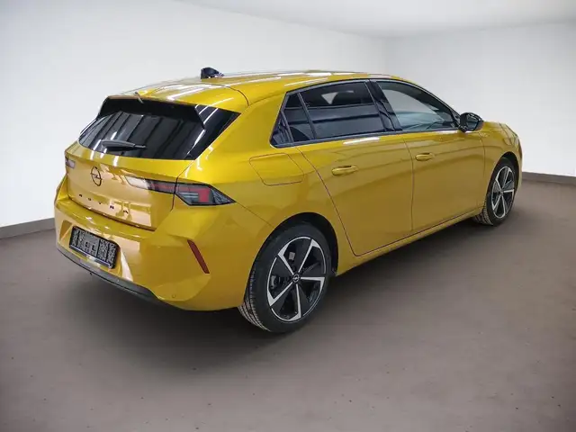 Opel Astra view 5