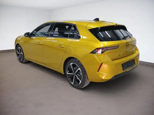 Opel Astra view 4