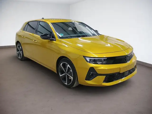 Opel Astra view 3