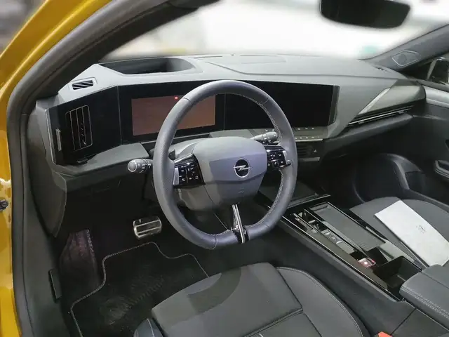 Opel Astra view 10
