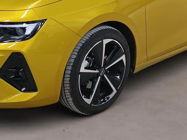 Opel Astra view 8