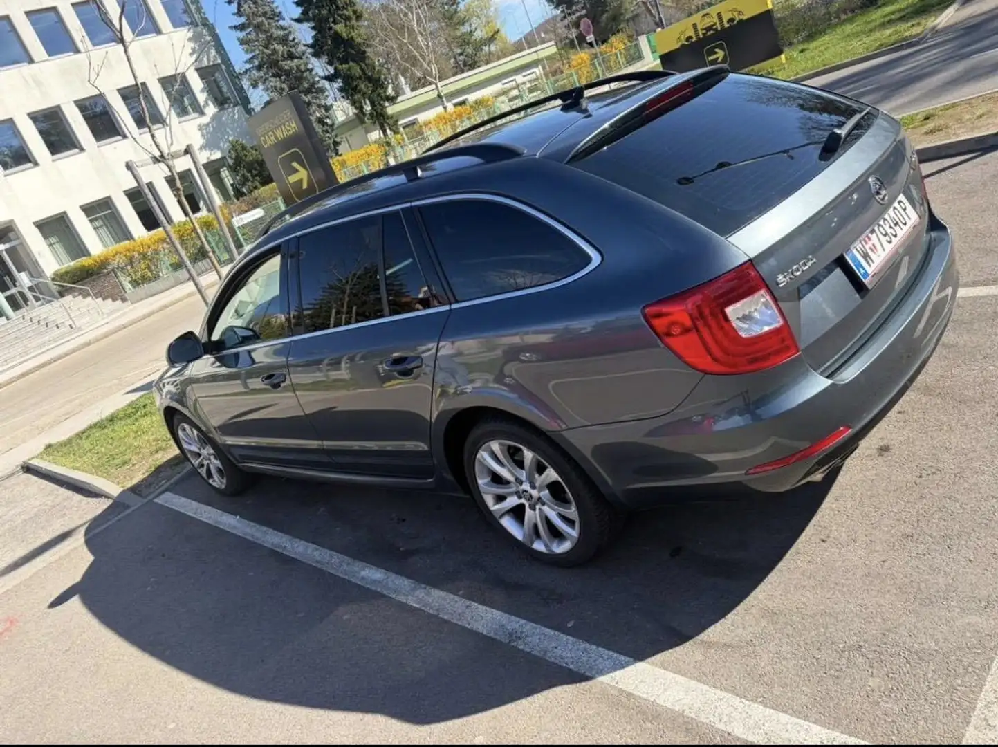 Skoda Superb Combi Ambition 2,0 TDI Green tec DSG - 1