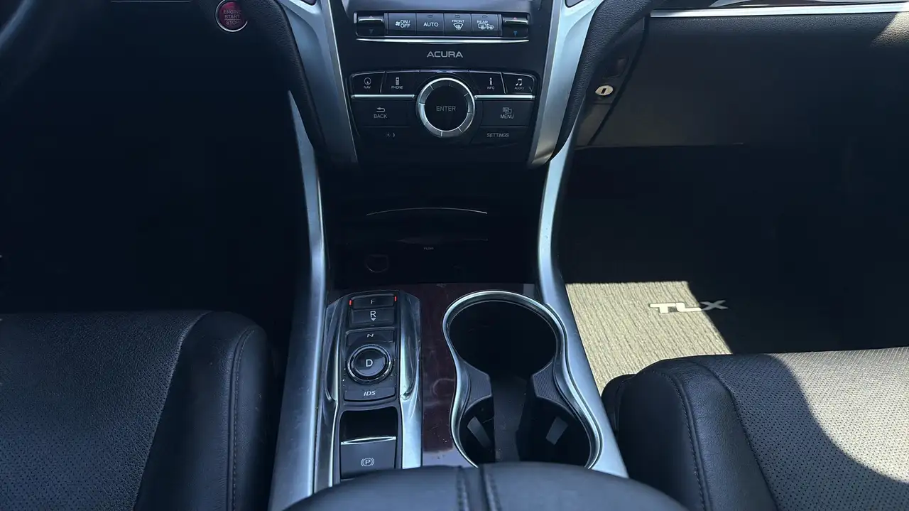 Acura TLX снимка Acura TLX