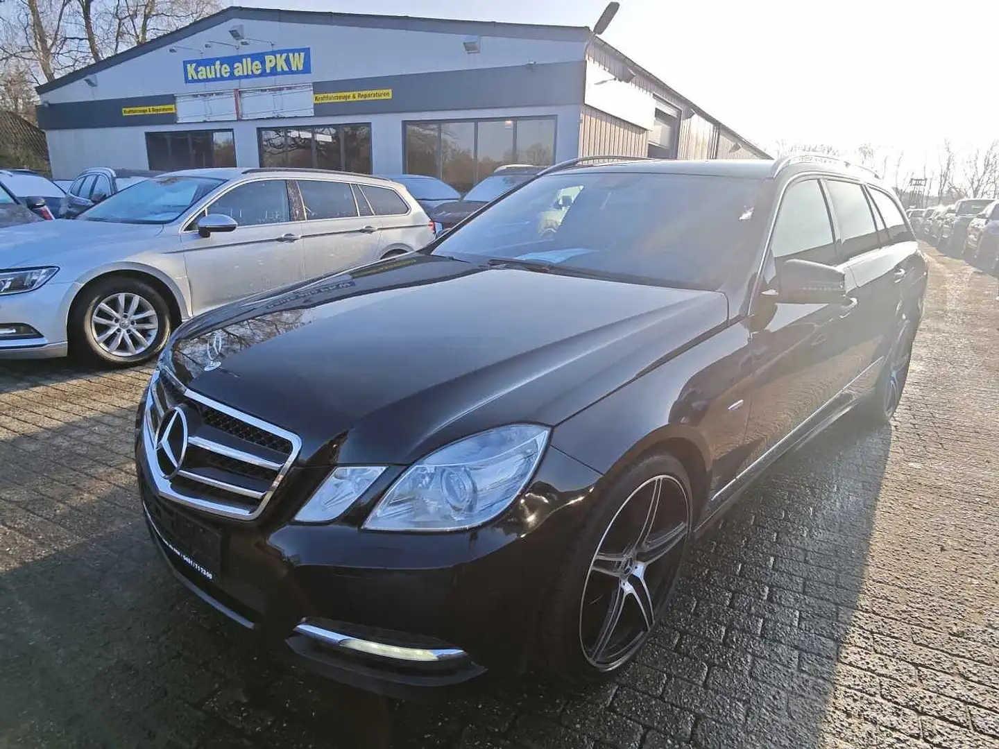 Mercedes-Benz E 220 T CDI DPF BlueEFFICIENCY Automatik Avantgarde Schwarz - 1