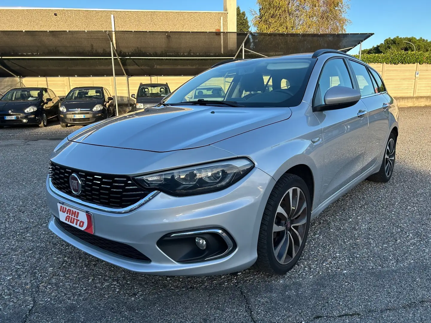 Fiat Tipo Tipo 1.4 T-Jet 120CV SW Lounge Silber - 1